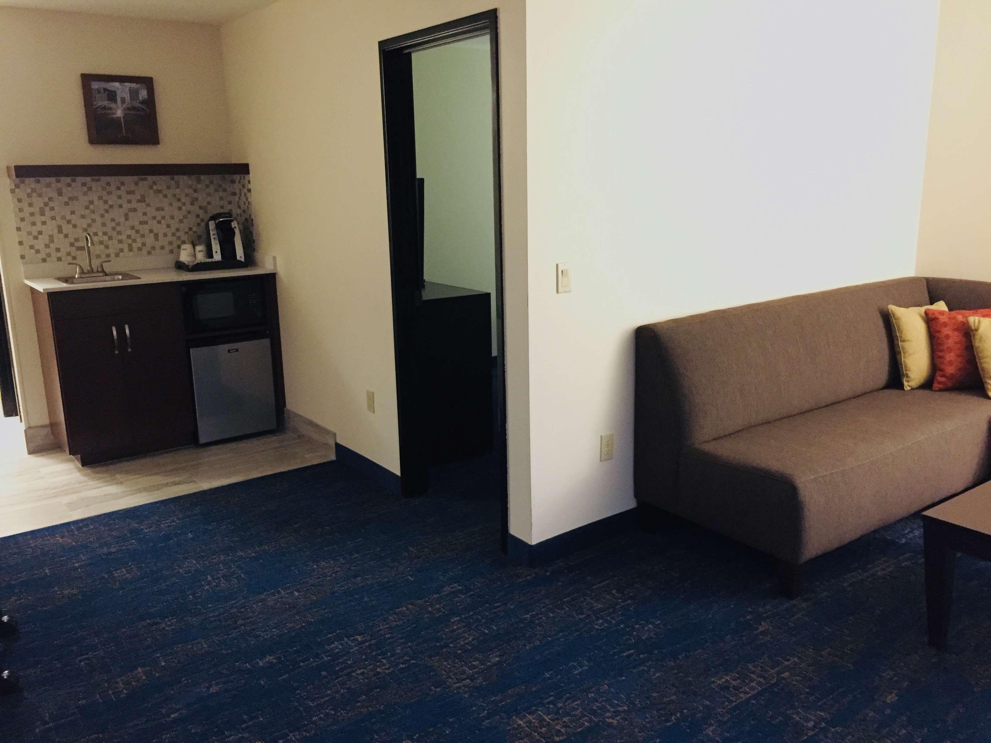 Best Western Plus Executive Hotel & Suites Sulphur Bagian luar foto
